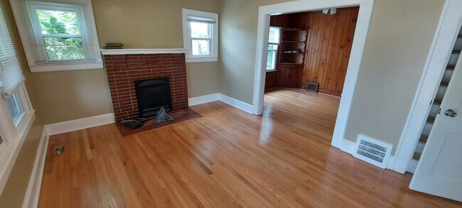 Living room - 2916 Woodleigh St