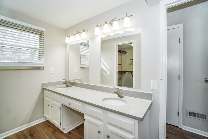 Building Photo - 442 Rambling Brook Dr