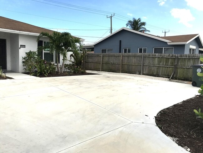 Building Photo - 2858 N Dixie Hwy