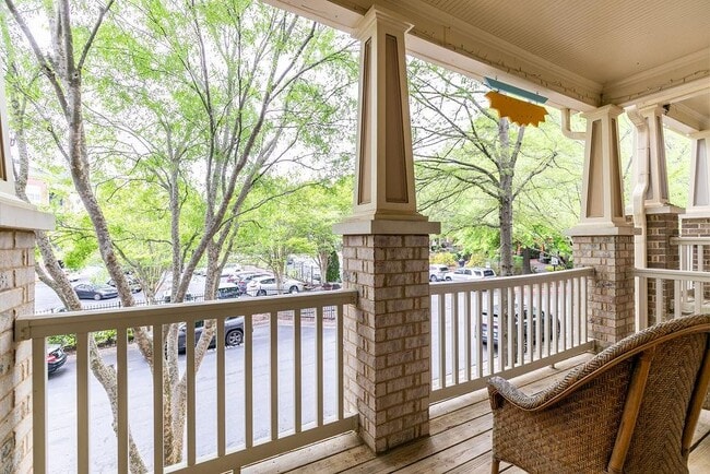 Primary Photo - 827 Charles Bank Ave SE