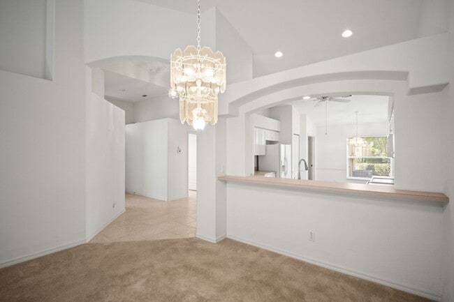 Building Photo - Beautiful Villas 3 beds 2 baths in a Gated...