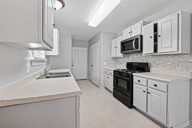 Building Photo - 11411 Roandale Dr