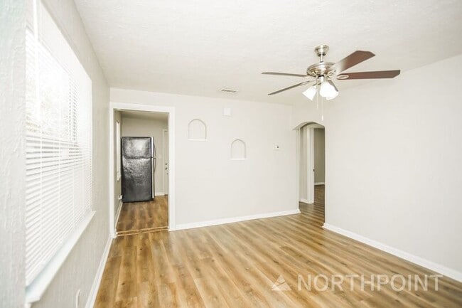 Building Photo - 2040 Union St S