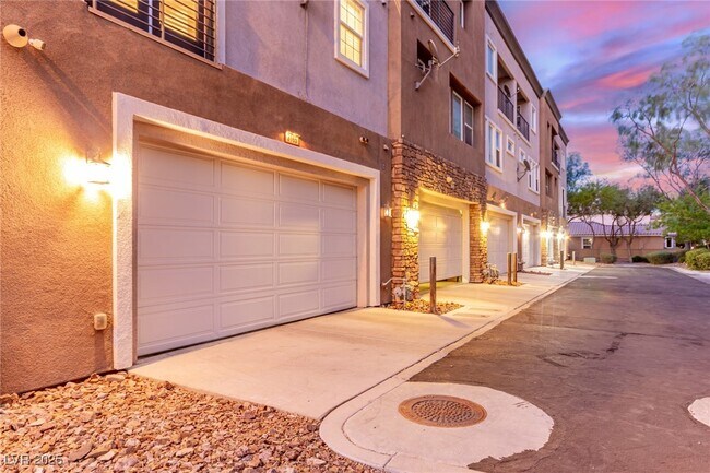 Building Photo - 3165 Via Como