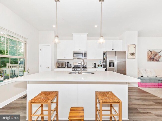 Building Photo - 7129 Bodkin Wy