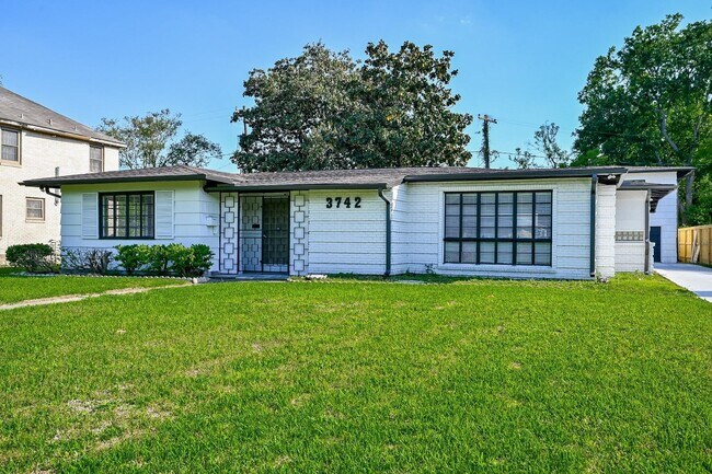 Building Photo - 3742 Charleston St