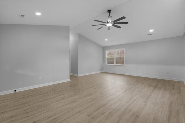 Building Photo - 2730 Cultra Rd