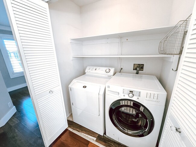 Building Photo - Dublin Home Available Now!