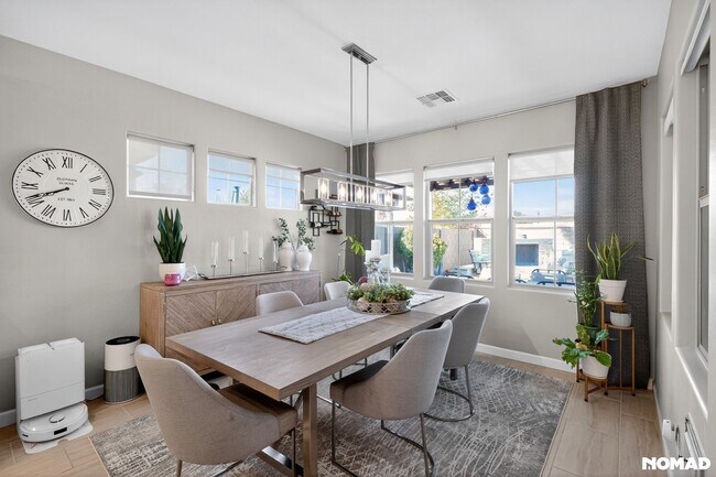 Building Photo - 4060 S Thistle Dr