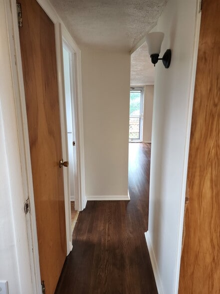 Hallway. - 1918 Rosemore Ave