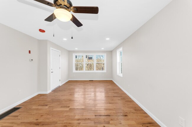 Building Photo - 12 Andy St