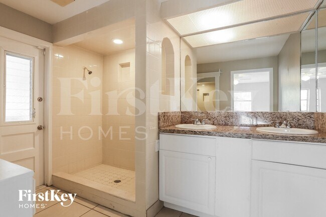 Building Photo - 11201 NW 39th Ct