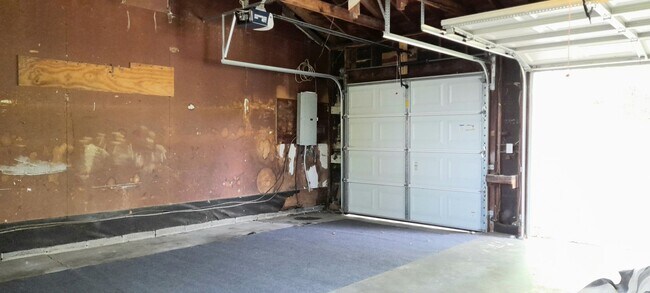 Building Photo - Comin in December - 3 bedroom 2 bath home in the desirable Belvoir Area in Chattanooga