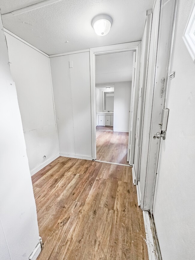 Building Photo - 412 McElhaney Rd