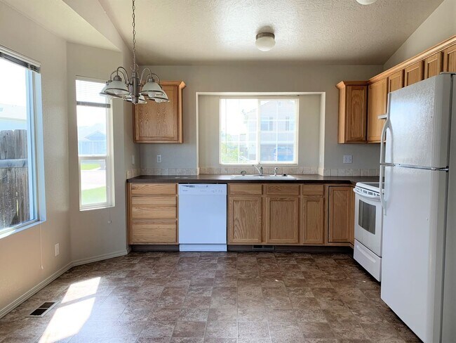 Building Photo - Adorable 3 bed 2 bath home in a quite Cald...