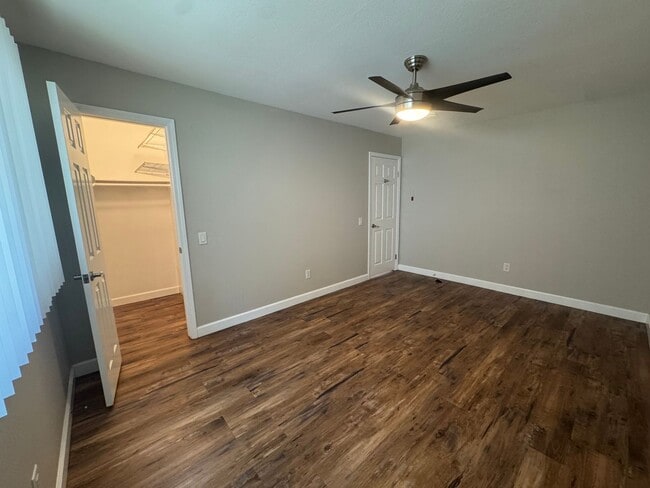 Building Photo - Spacious 2 Bed / 2 Bath Long Beach Condo Near Traffic Circle, CSULB & Belmont Heights