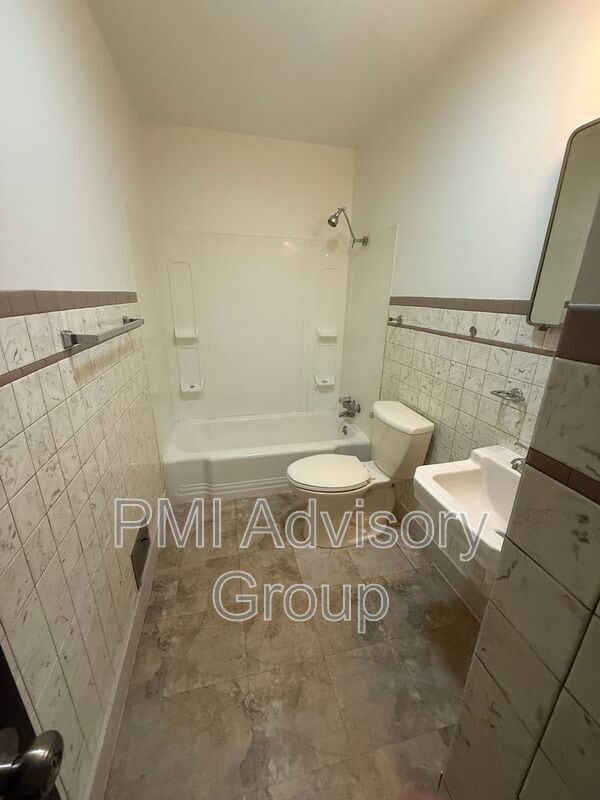 Building Photo - 1327 NE Winfield Ave