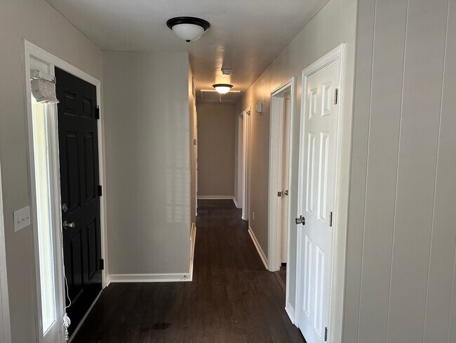 Building Photo - 219 Concourse Dr