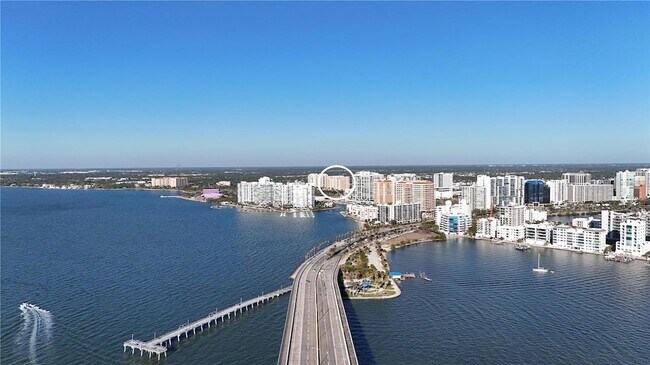 Building Photo - 750 N Tamiami Trl