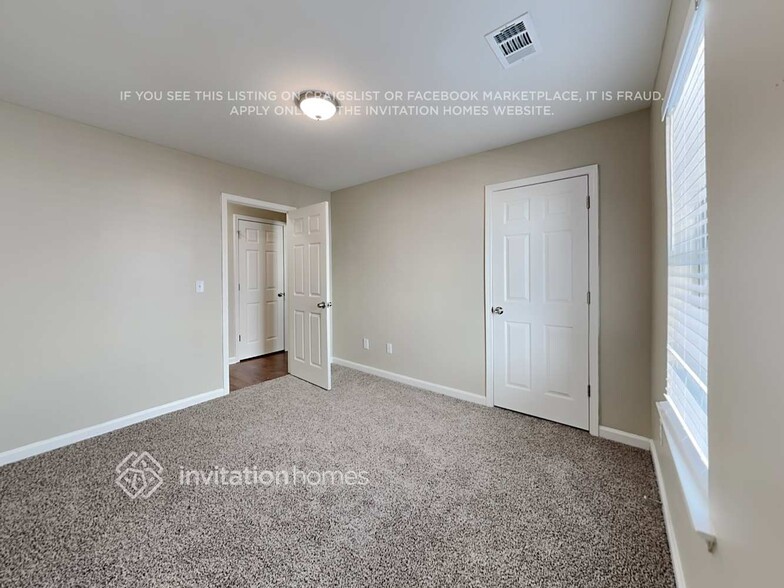 Building Photo - 319 Fairdale Trace