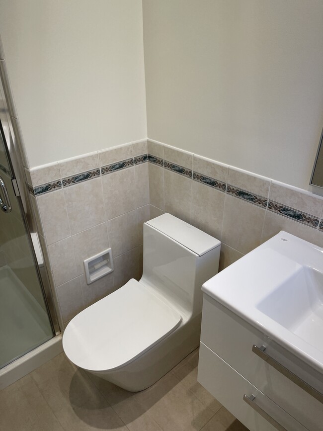 Building Photo - 36 Redwood Ave