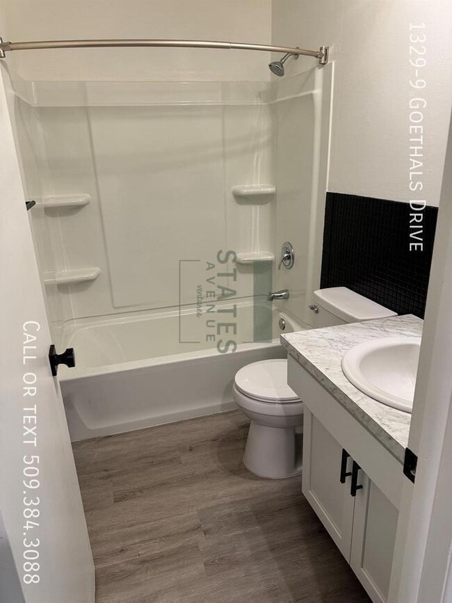 Building Photo - 1329 Goethals Dr