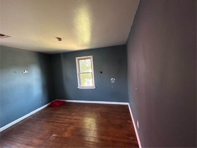 Building Photo - 2Bed 1Bath Northside Home!