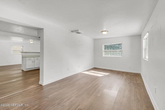 Building Photo - 557 W 62nd St