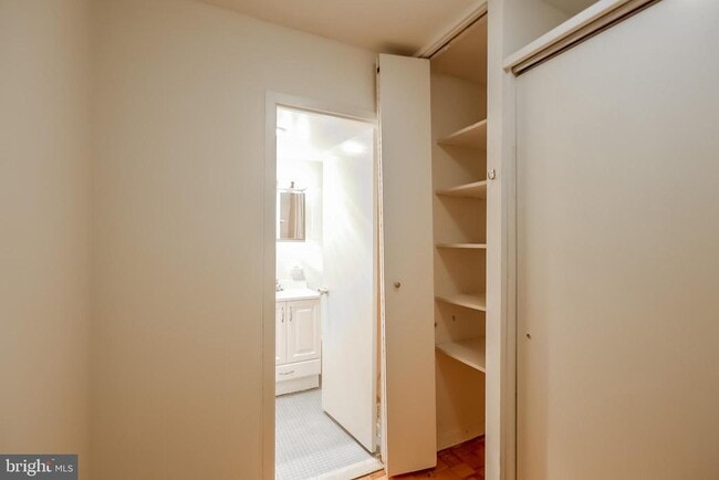 Building Photo - 224 W Rittenhouse Square