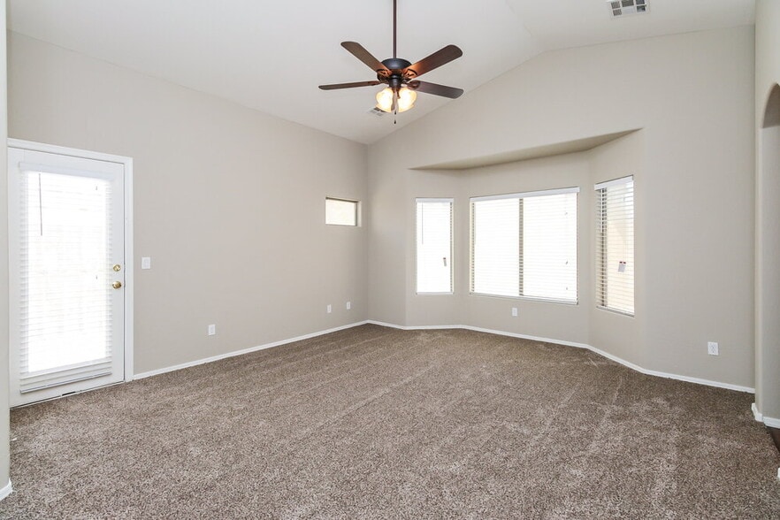 Building Photo - 3275 W Sunshine Butte Dr