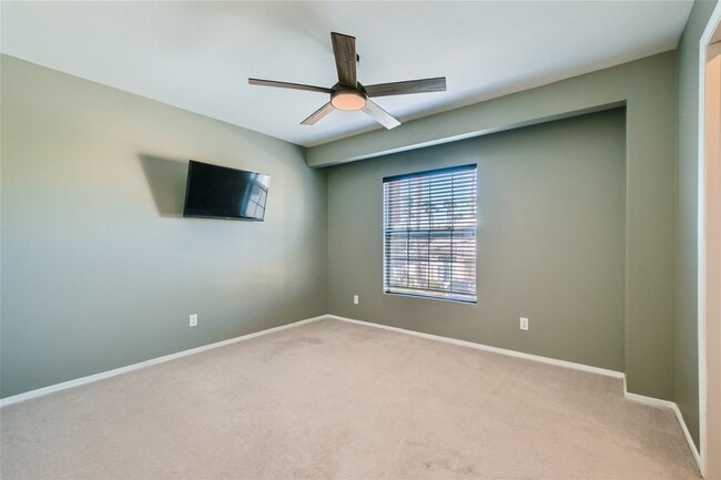 Building Photo - Gorgeous 2 Story Townhome Near Summerlin in Gated Community - (Ready April 1,2026)