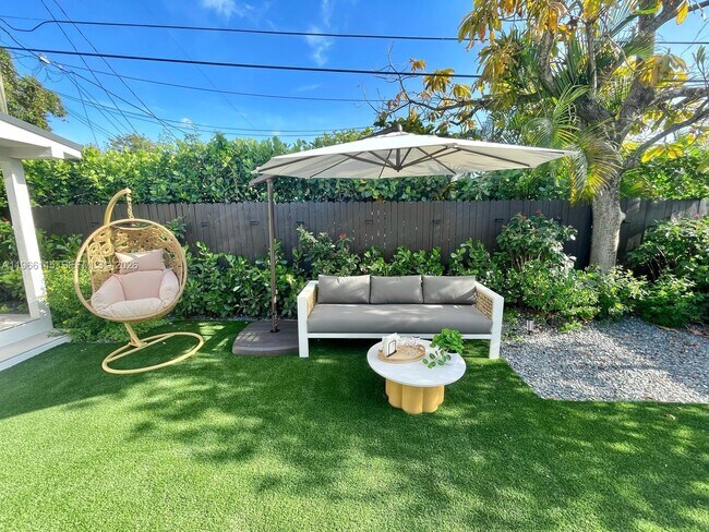 Building Photo - 1420 SW 17th St