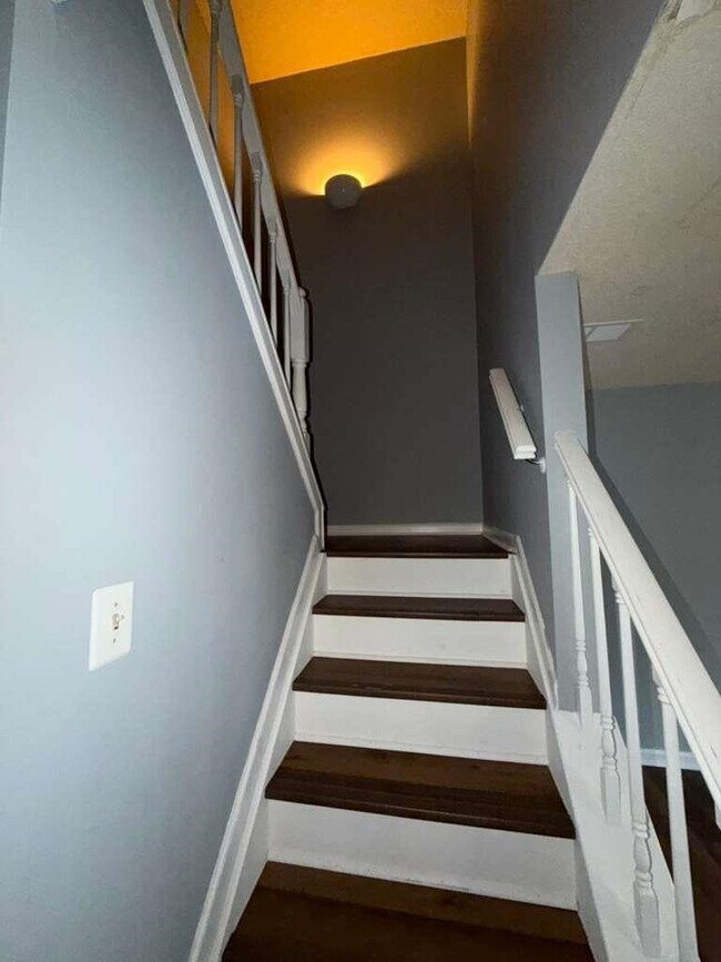 Building Photo - 7 Holly St