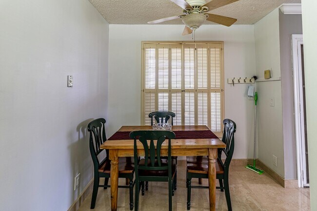 Building Photo - 2460 Juniper Dr