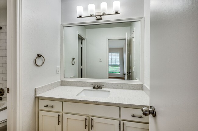 Building Photo - 117 Peachtree Ct