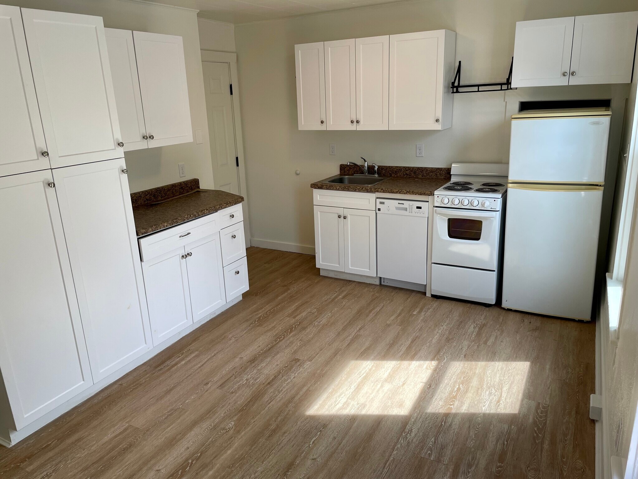 Building Photo - 203 S Division St