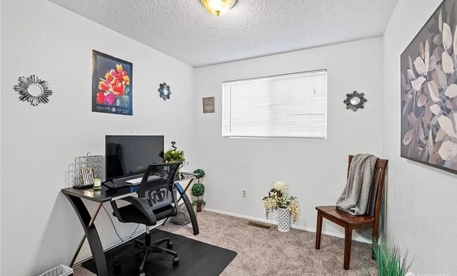 Building Photo - 4 Bedroom 2 Bath House For Rent Federal Way
