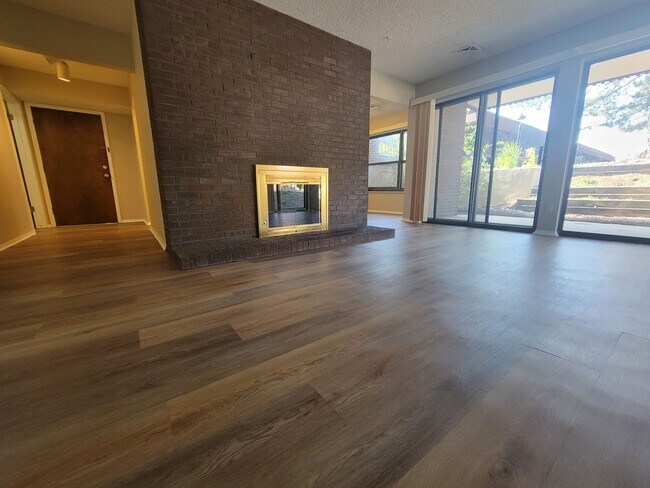 Building Photo - 500 Manhattan Dr