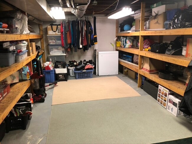 Building Photo - 10321 W North Ave