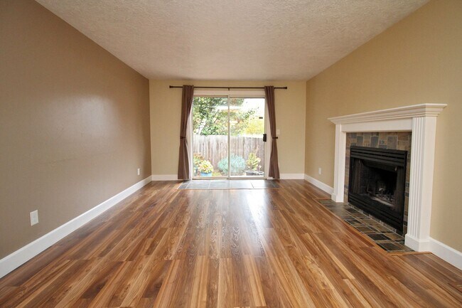 Building Photo - Updated 3 Bed/2 Bath Milwaukie Ranch Home Set On A Gorgeous Lot