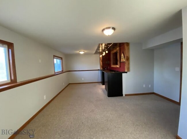 Building Photo - Spacious 4 Bedroom Belgrade Home