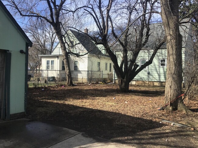Building Photo - 4 bedroom Single Family