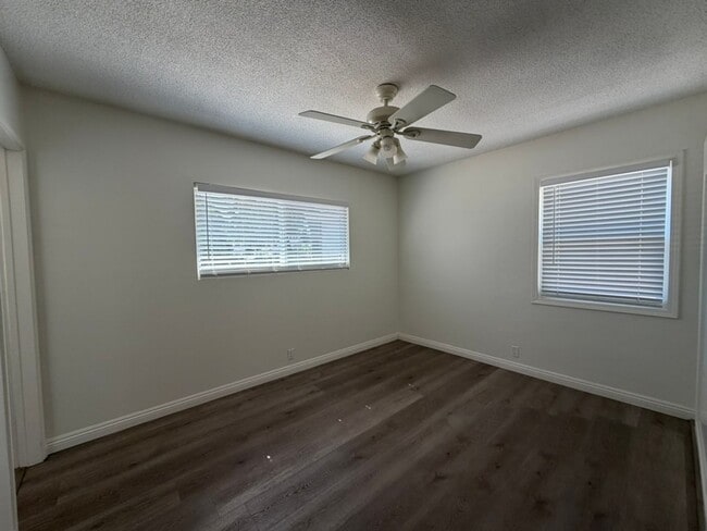 Building Photo - 512 S La Serena Dr