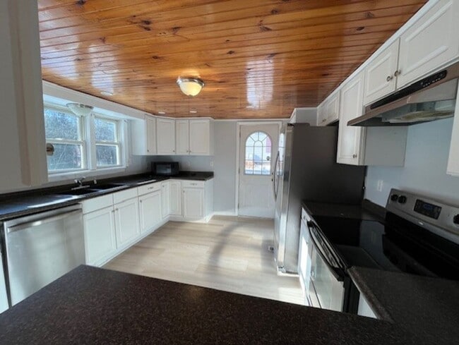 Building Photo - Electricity included!  3 Bedroom Home with...
