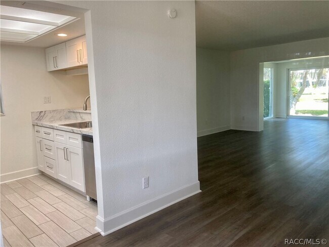 Building Photo - 11499 W Bayshore Dr