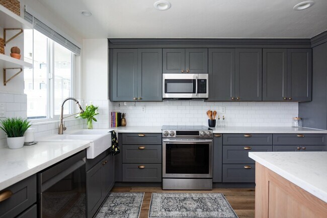 Building Photo - Amazing 4BR/2BA - Condo in the heart of North Park!
