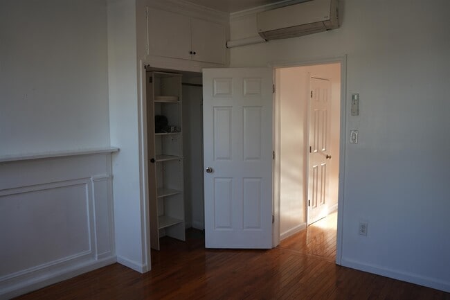 Building Photo - 40 Van Reypen St