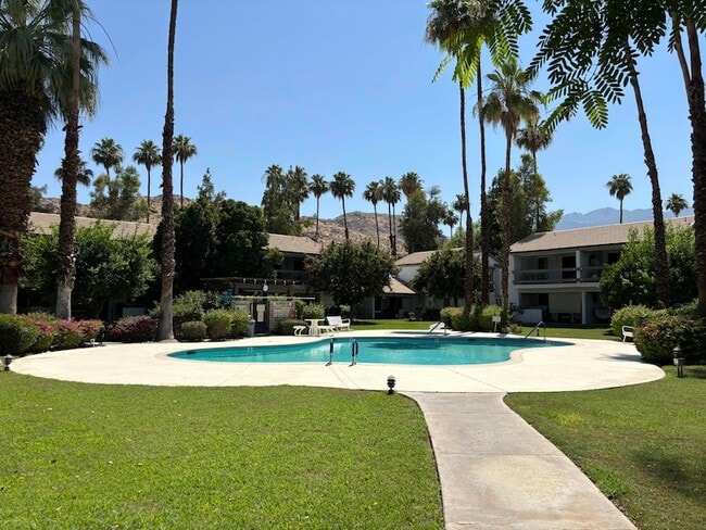 Primary Photo - 5175 E Waverly Dr