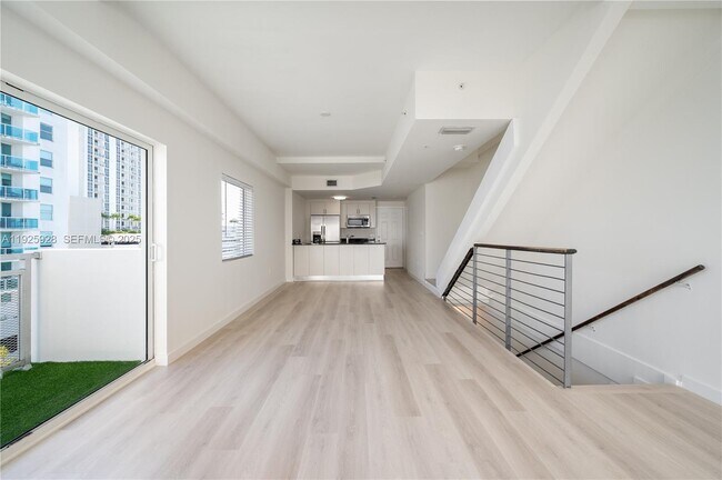 Building Photo - 1712 SW 2nd Ave