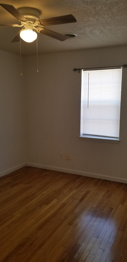 Building Photo - Super cute 3/1.5